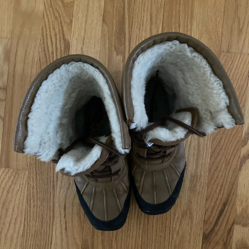 UGG Brown Leather Lace-Up Winter Boots with Shearling Collar